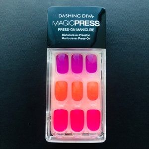 Dashing Diva - Magic Press press-on manicure